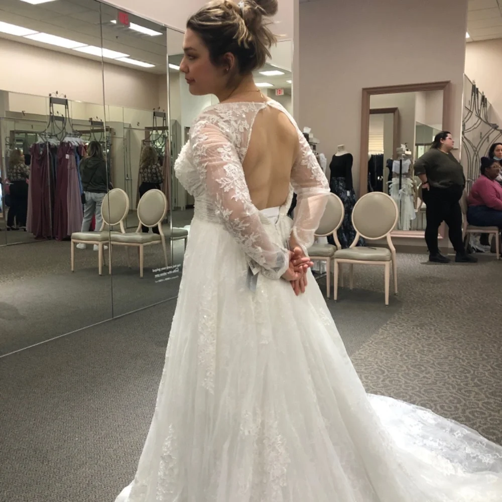 *NEW* wedding dress - Picture 3 of 5